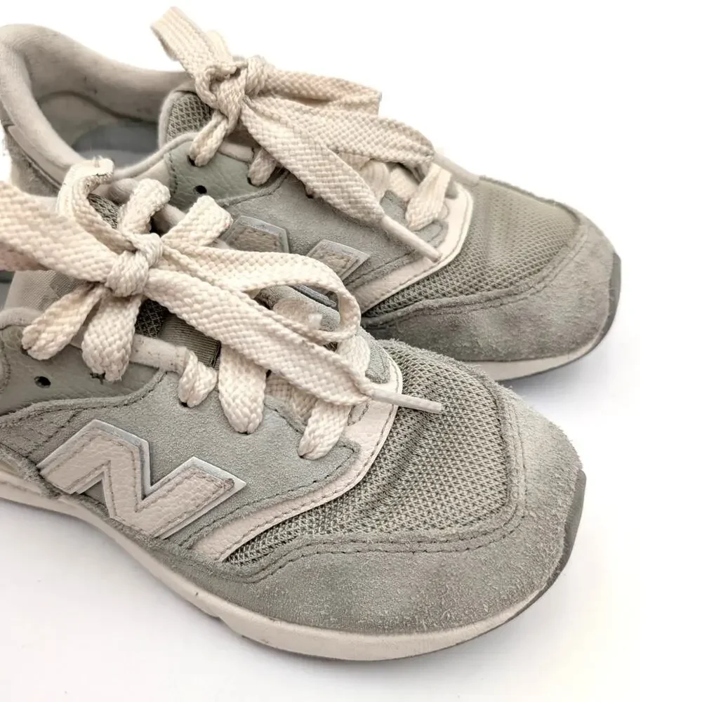 New Balance 997R Sneaker Shoes Little Kids' Olivine Linen Size US13.5 EU32